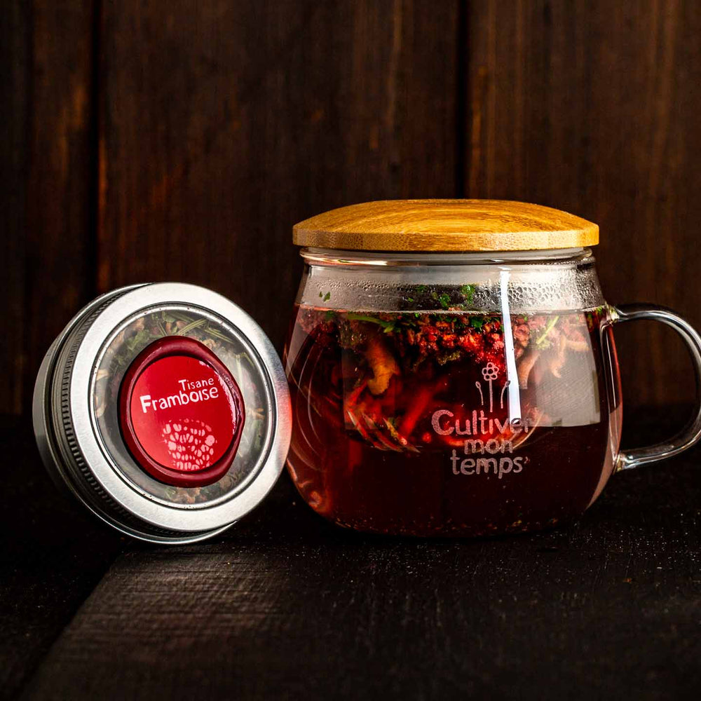 Tasse, infuseur et collection de 3 tisanes 60ml fraise, sapin et framboise